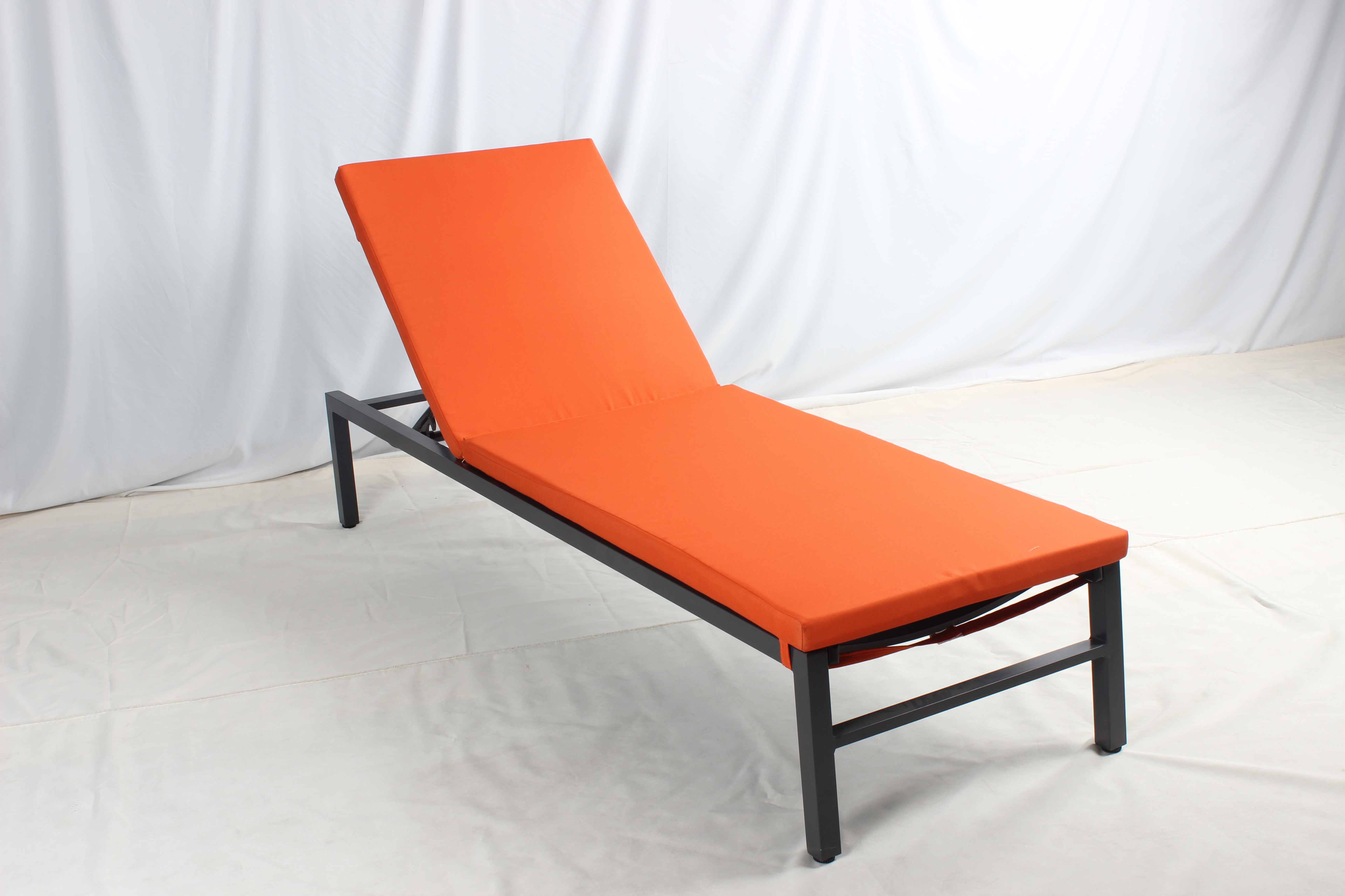 Patio aluminum chaise lounge chair with cushion