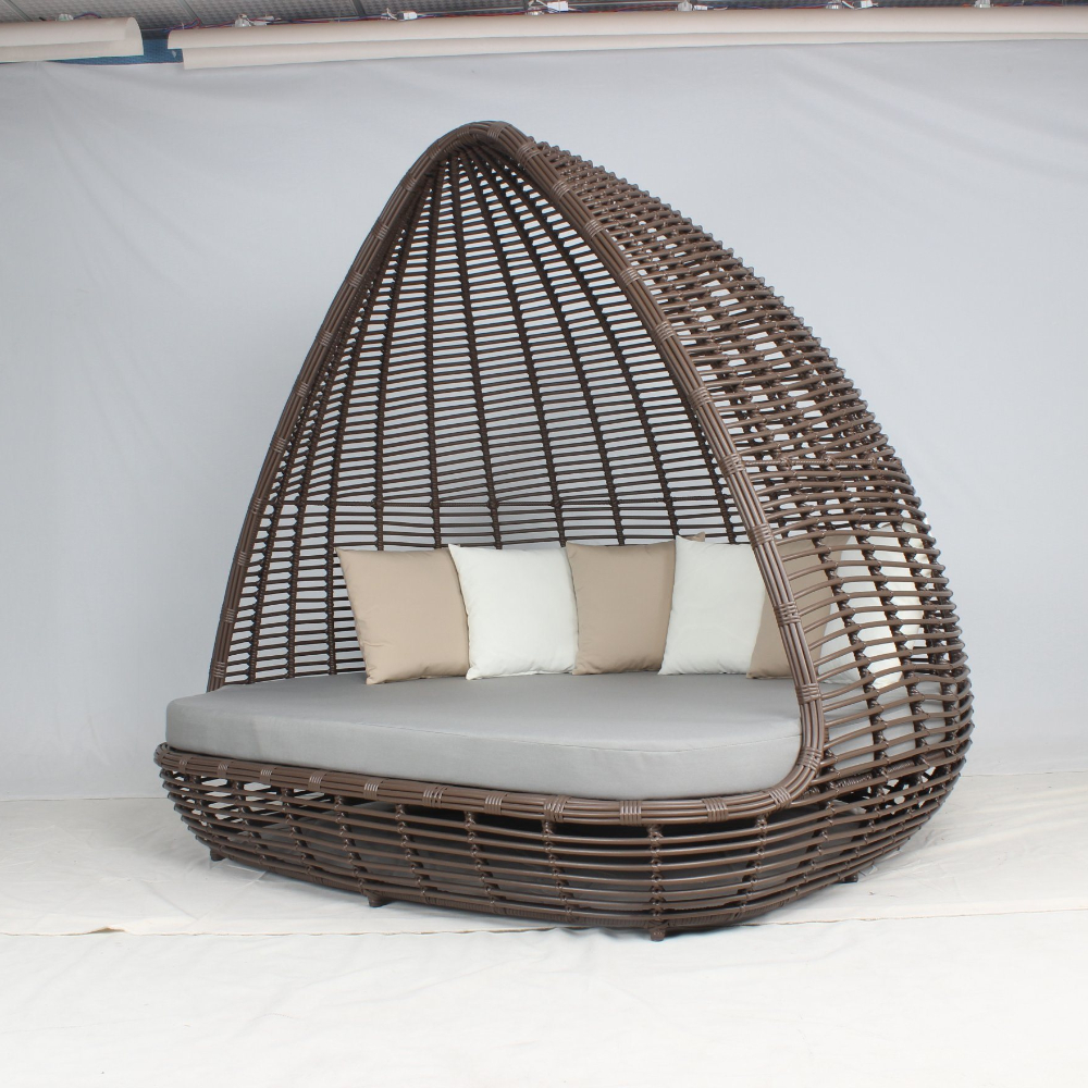 Outdoor patio rattan lounge daybed