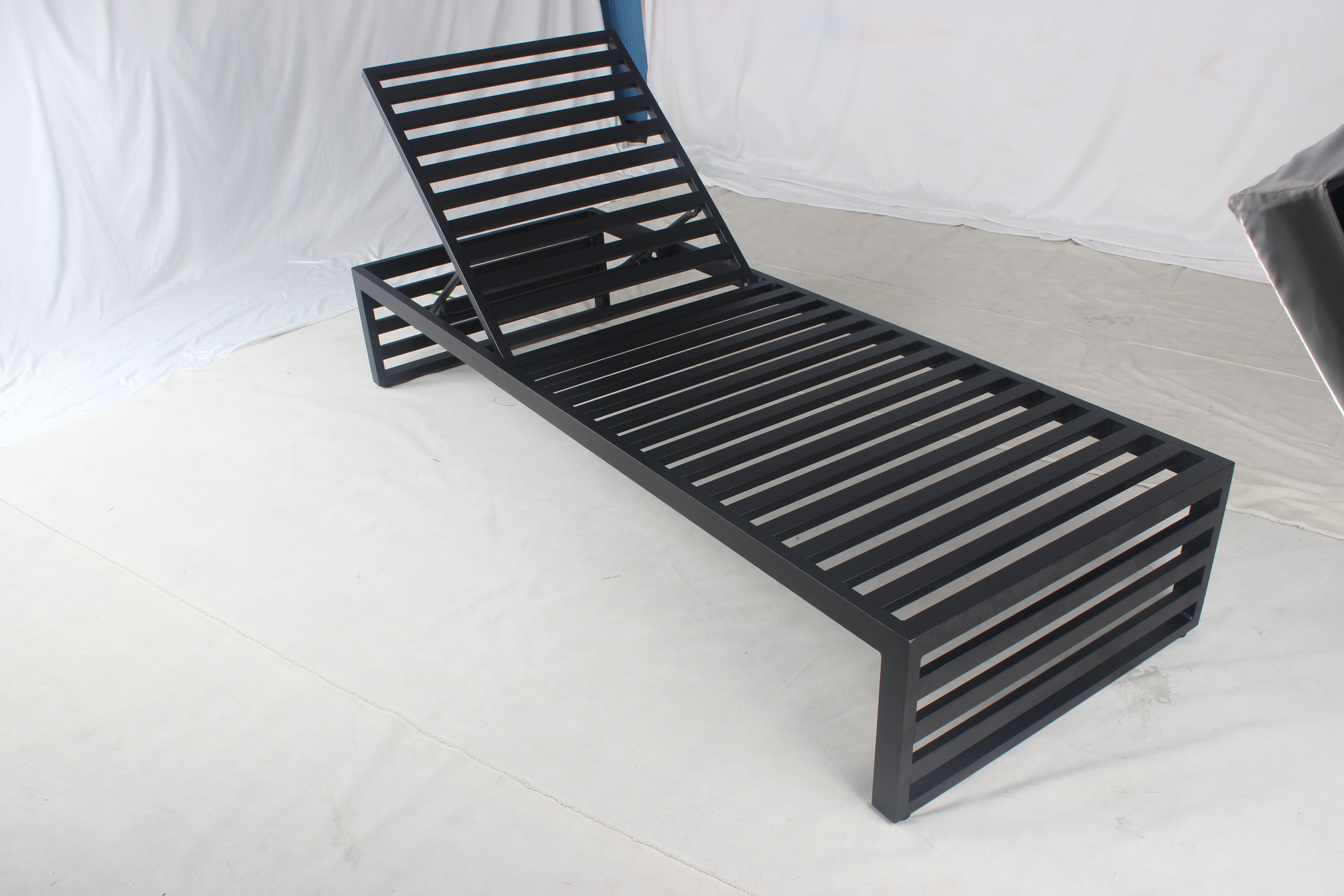 Aluminum black casual outdoor single bed